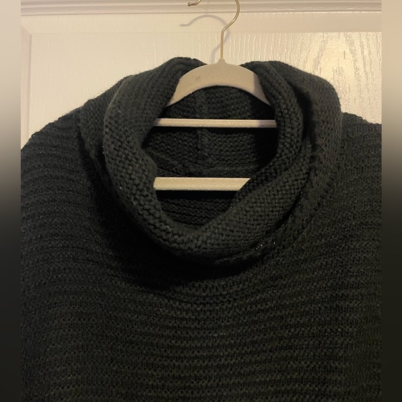 Oversized turtleneck sweater - Picture 2 of 2